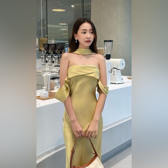 Fabrique.co Thai brand Pierre Scarf off shoulder Dress in honey gold, size small - Picture 4 of 16